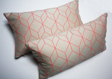 Cargar imagen en el visor de la galería, Maharam Bright Cube Coral Pillow