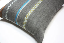 Cargar imagen en el visor de la galería, Maharam Spindle Sagebrush pillow Jaspid studio