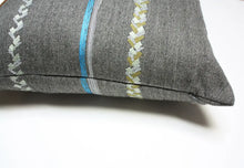 Cargar imagen en el visor de la galería, Maharam Spindle Sagebrush pillow Jaspid studio