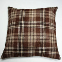 Cargar imagen en el visor de la galería, Maharam Pressed plaid Cask Pillow Jaspid studio