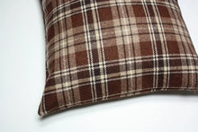 Cargar imagen en el visor de la galería, Maharam Pressed plaid Cask Pillow Jaspid studio