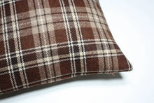 Cargar imagen en el visor de la galería, Maharam Pressed plaid Cask Pillow Jaspid studio