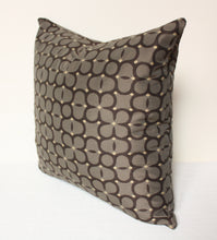 Cargar imagen en el visor de la galería, Maharam Ditto Driftwood Pillow