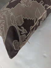 Cargar imagen en el visor de la galería, Maharam Garden Iron pillow