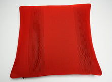 Cargar imagen en el visor de la galería, Maharam Lift Engine pillow Jaspid studio