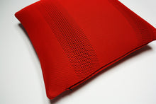 Cargar imagen en el visor de la galería, Maharam Lift Engine pillow Jaspid studio