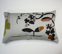 Cargar imagen en el visor de la galería, Maharam Eden Dew pillow