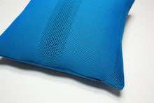 Cargar imagen en el visor de la galería, Maharam Lift Morph pillow Jaspid studio