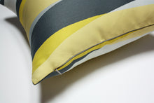Cargar imagen en el visor de la galería, Maharam Taper Lightning Pillow Jaspid studio