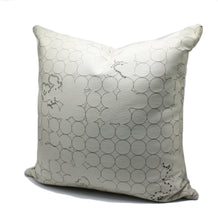Cargar imagen en el visor de la galería, Maharam Vineyard Taro pillow Jaspid studio