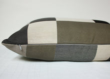 Cargar imagen en el visor de la galería, Maharam Study Pool Pillow Jaspid studio