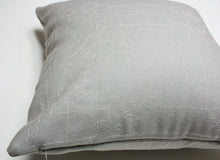 Cargar imagen en el visor de la galería, Maharam Layers Park Snow Pillow