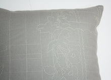 Cargar imagen en el visor de la galería, Maharam Layers Park Snow Pillow