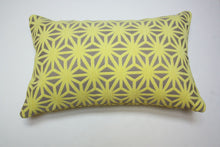 Load image into Gallery viewer, Arc com Kirigami Pillow Jaspid Studio