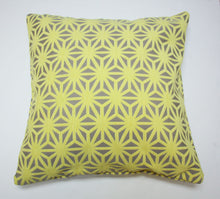 Load image into Gallery viewer, Arc com Kirigami Pillow Jaspid Studio