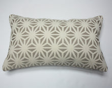 Load image into Gallery viewer, Arc com Kirigami Pillow Jaspid Studio