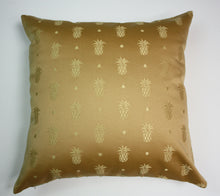 Cargar imagen en el visor de la galería, Pineapple Satin Pillow Jaspid Studio