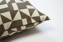 Cargar imagen en el visor de la galería, Maharam Regatta Drift Pillow