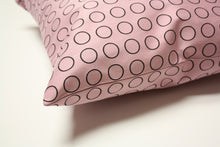 Cargar imagen en el visor de la galería, Maharam Repeat Dot Pink Pillow